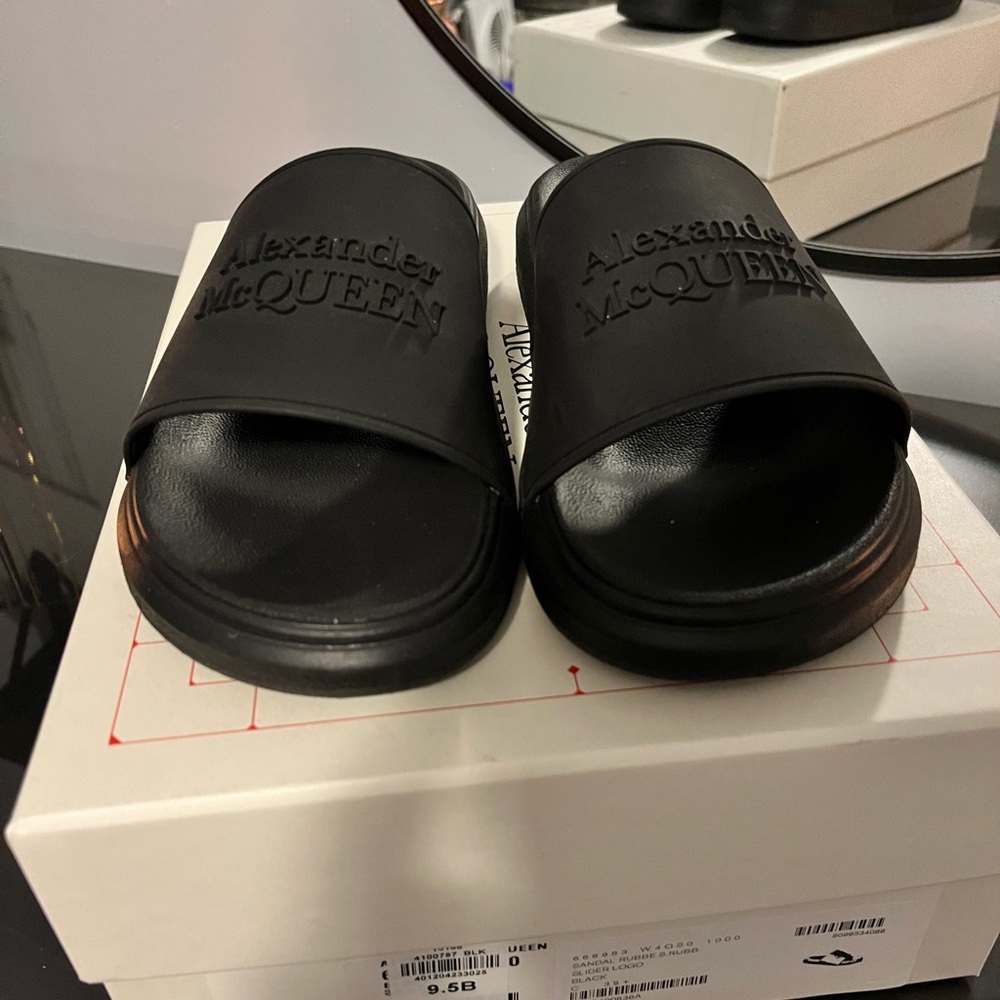 Alexander McQueen Slides Women’s 9.5